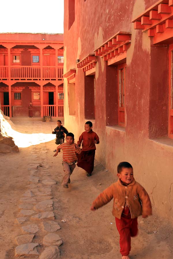 Street games in Lo Manthang, walled capital of Mustang